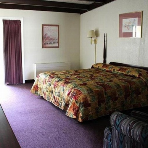 Hometown Inn Staunton image 10